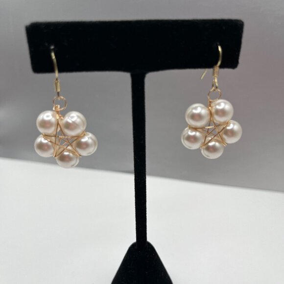 Dangling Pearl Earrings: Elegant Bridal Jewelry - Picture 1 of 4